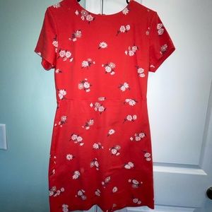 Old navy dress. Floral print. Zipper back.